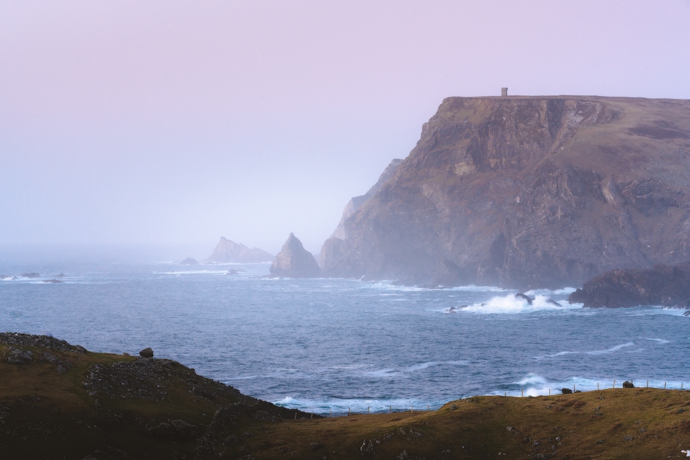 Ireland's Wild Atlantic Way is a breathtaking coastal route that's bursting with things to do, spectacular views, castles, and quaint towns. Find out some must-see stops for a week long Wild Atlantic Way road trip, starting in Dublin and ending near Galway! By Renee Roaming, your course for trip inspiration, destination guides, and dreamy travel photography. 