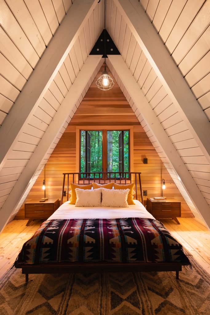 Cozy Cabins to Rent in Washington State - Tye Haus Cabin Bedroom - Renee Roaming