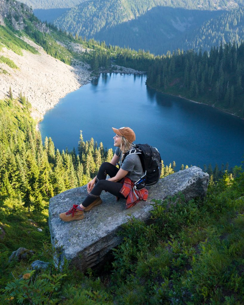 The Best Hiking Shoes for Women - Renee Roaming Hiking Boots Washington