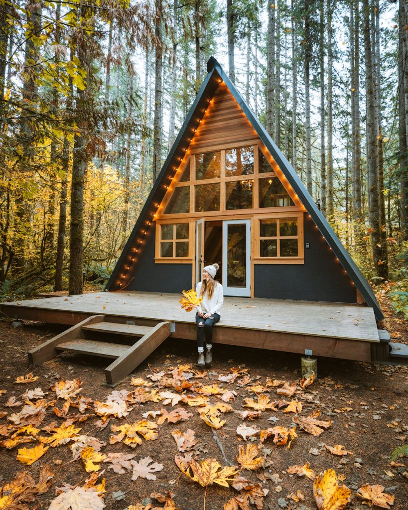 Best outdoor things to do during fall in Washington State - Washingotn A Frame Cabin Fall