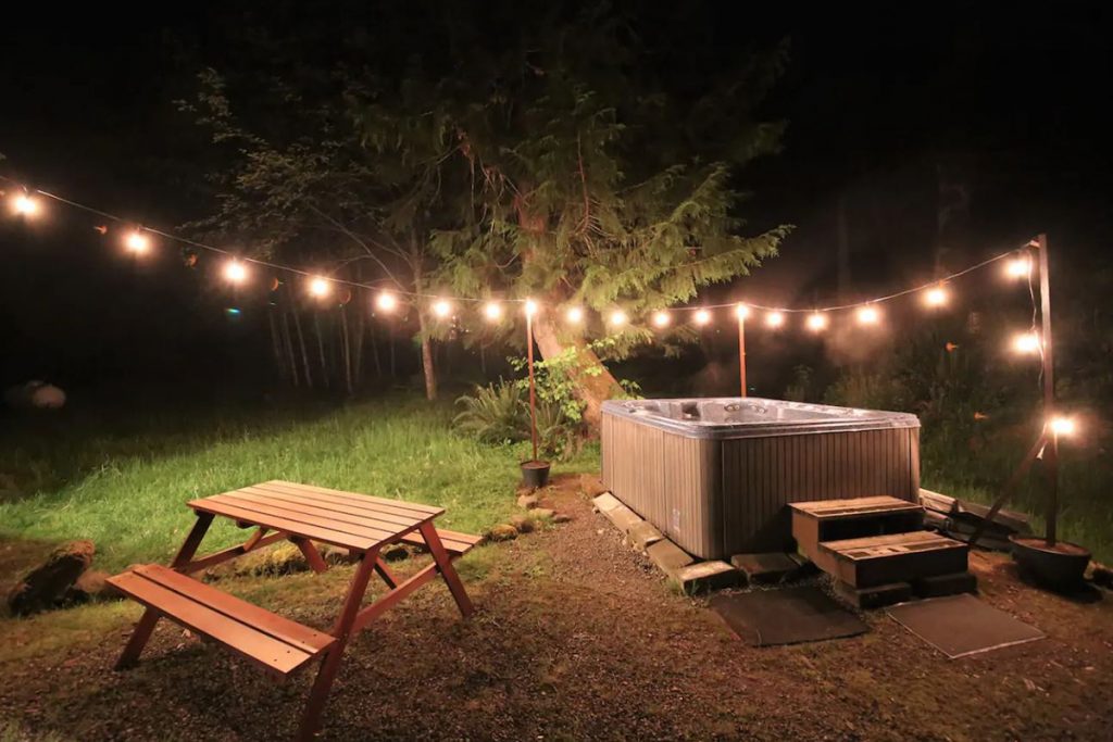 Cozy Cabins to Rent in Washington State - Mount Rainier Cabin Hot Tub - Renee Roaming