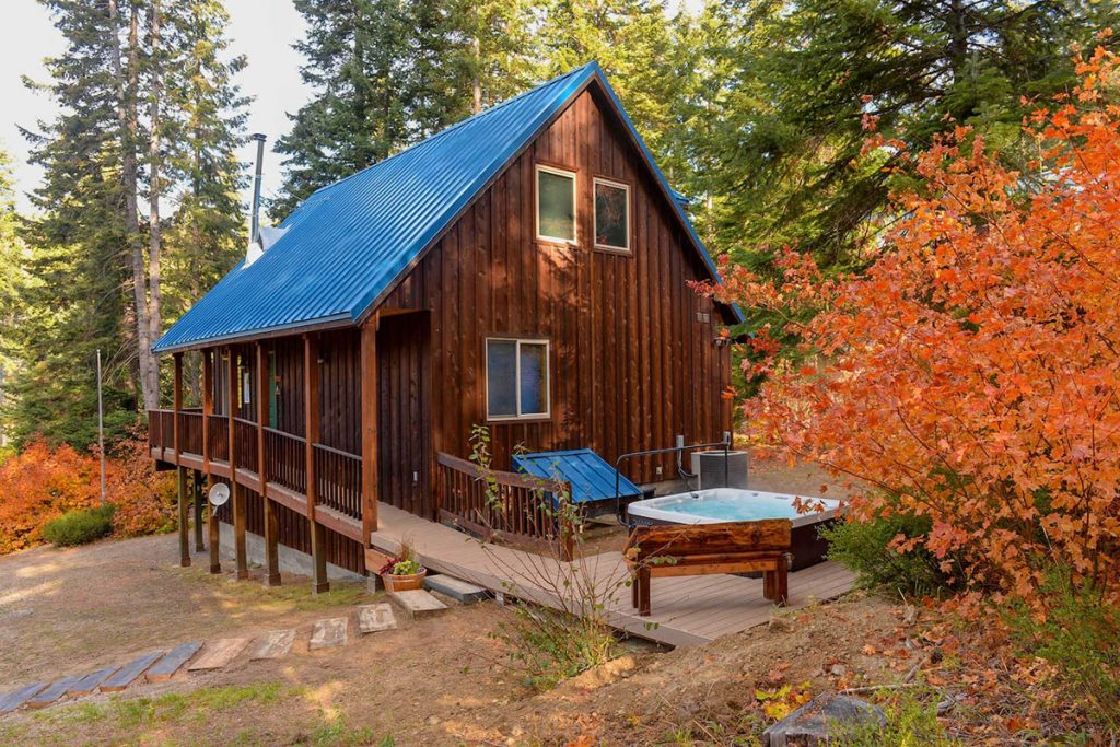 Cozy Cabins to Rent in Washington State - Rustic Leavenworth Cabin - Renee Roaming