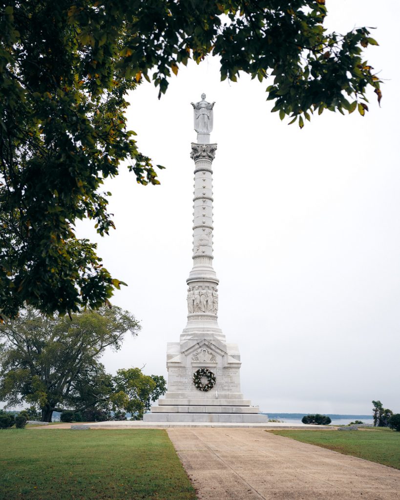 Williamsburg Virginia Guide and Itinerary - Victory Monument in Yorktown Virginia