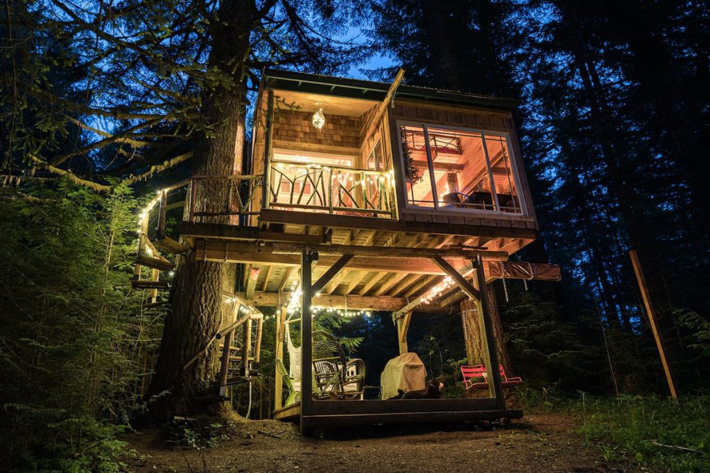 20 Magical Oregon Treehouses You Can Rent - Mt Hood Treehouse