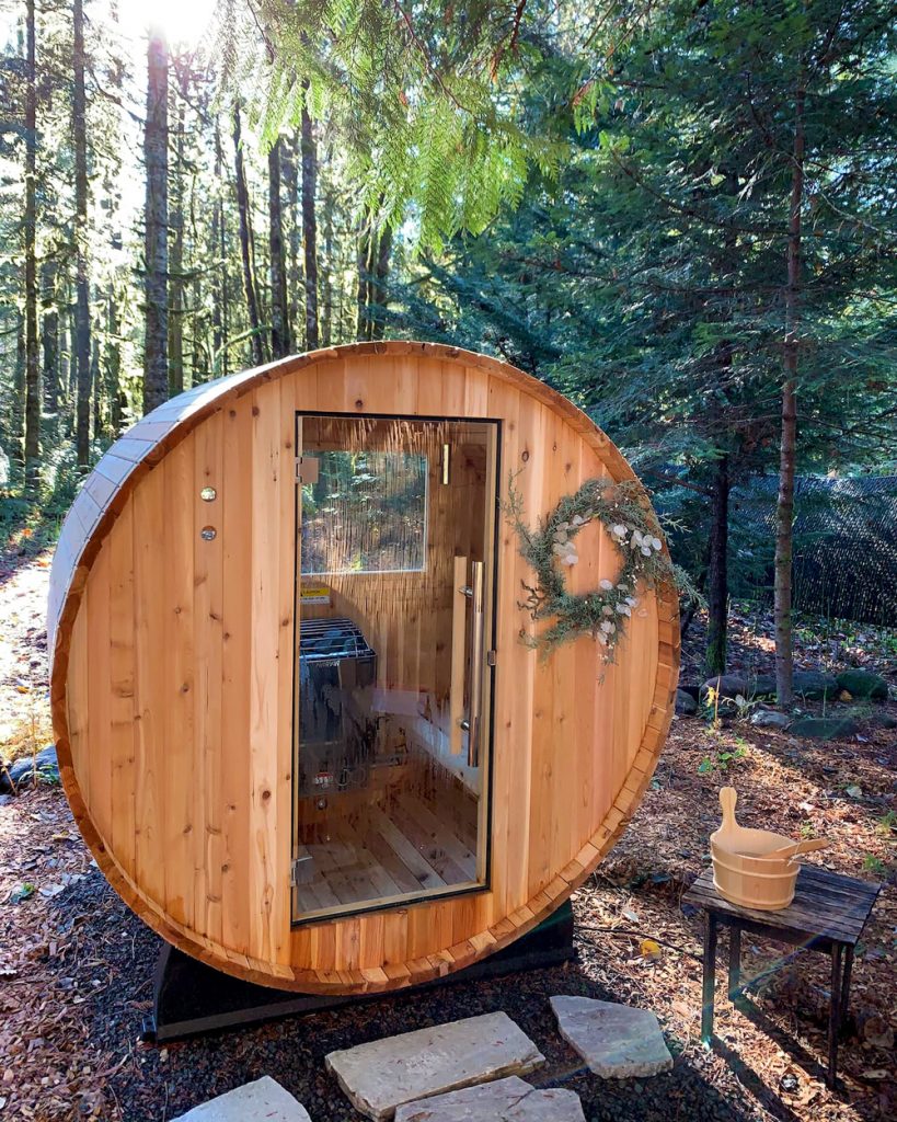 24 Dreamy Oregon Cabins You Can Rent - The Hide and Seek Cabin Sauna