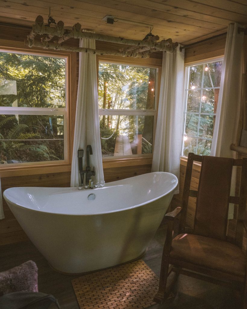 Best Pacific Northwest Treehouses To Rent - Treehouse Place at Deer Ridge Bathroom - Renee Roaming