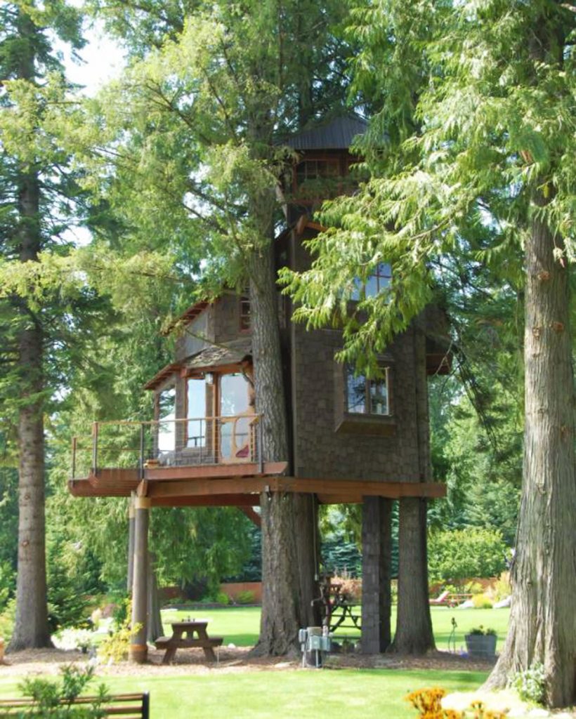 Best Pacific Northwest Treehouses To Rent - Treehouse on Lake Pend O'reille