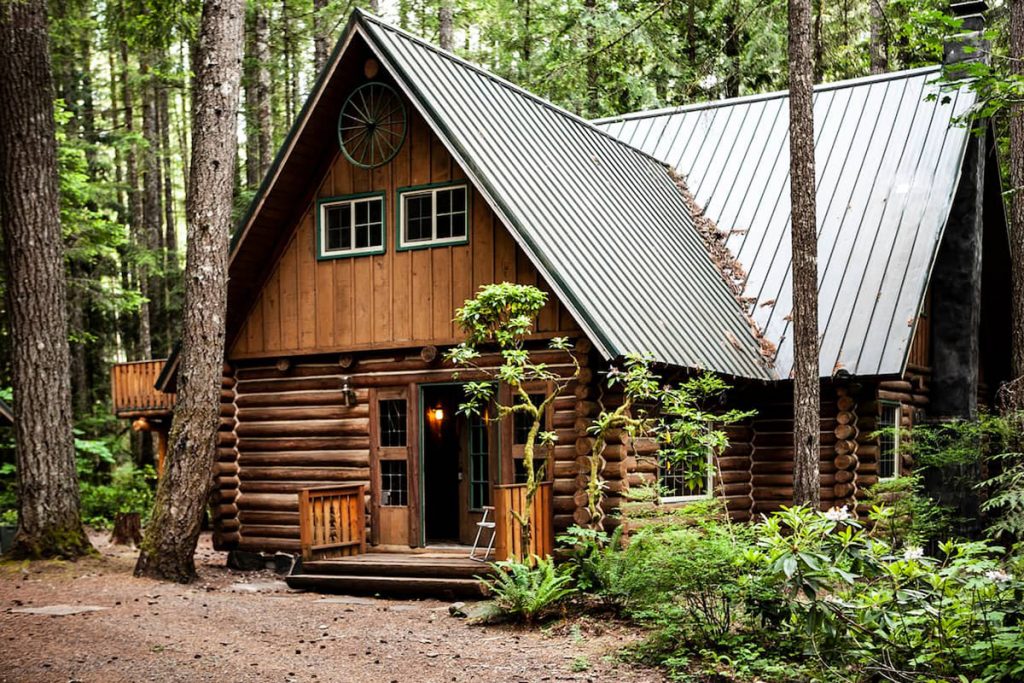 Cozy Oregon Cabins To Rent - Camp Neary Log Cabin