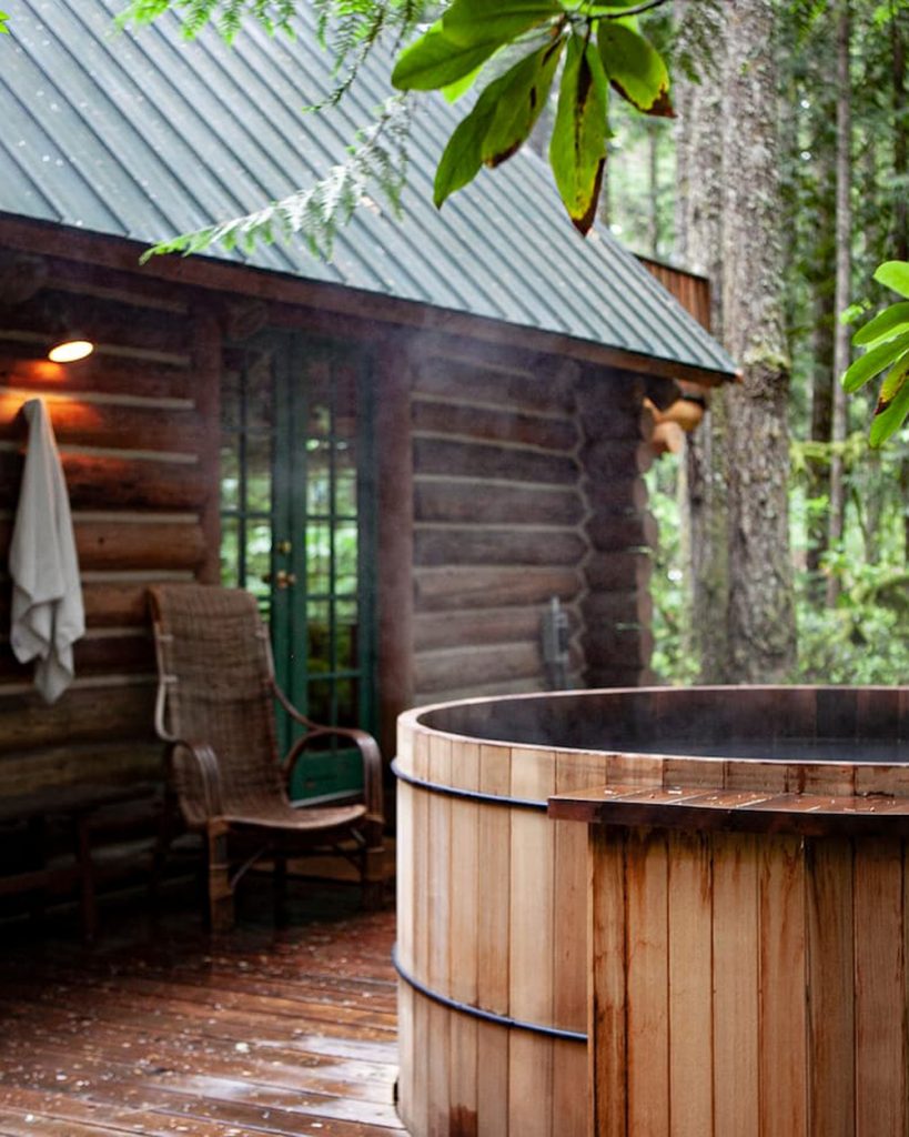 Cozy Oregon Cabins To Rent - Camp Neary Log Cabin and Outdoor Hot Tub