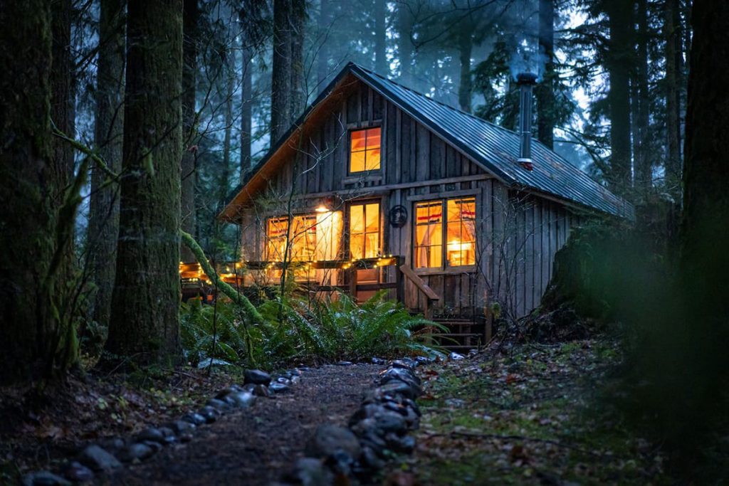 Cozy Oregon Log Cabins To Rent - Historic Cedarwood Cabin