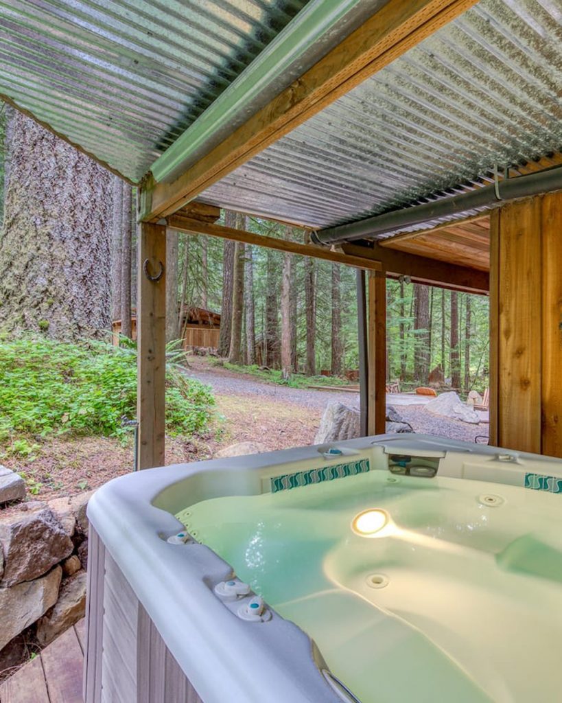 Dreamy Oregon Cabin to Rent in the Mountains - Sycamore Lodge