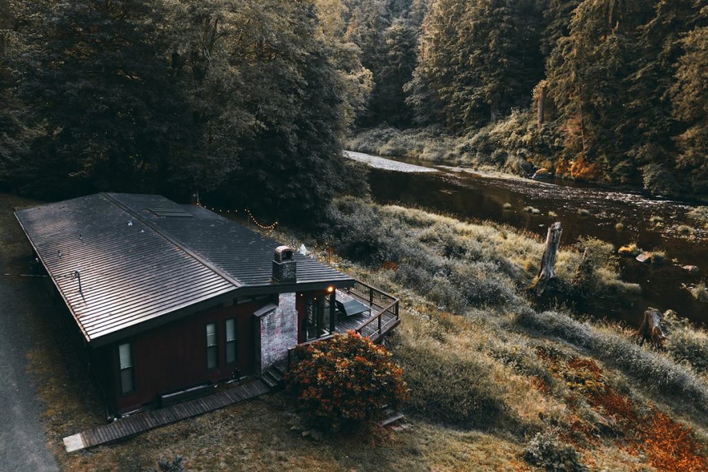 Dreamy Oregon Cabins You Can Rent - Mid Century Riverfront-Cabin