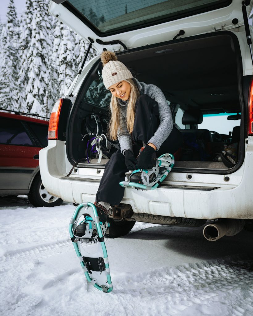 Snowshoeing Tips For Beginners -How To Put On Snowshoes - Renee Roaming