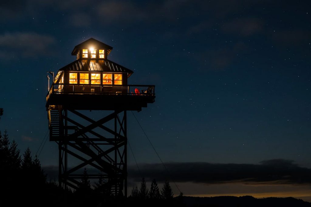 Treehouse You Can Rent In Oregon - Summit Prairie Lookout Tower