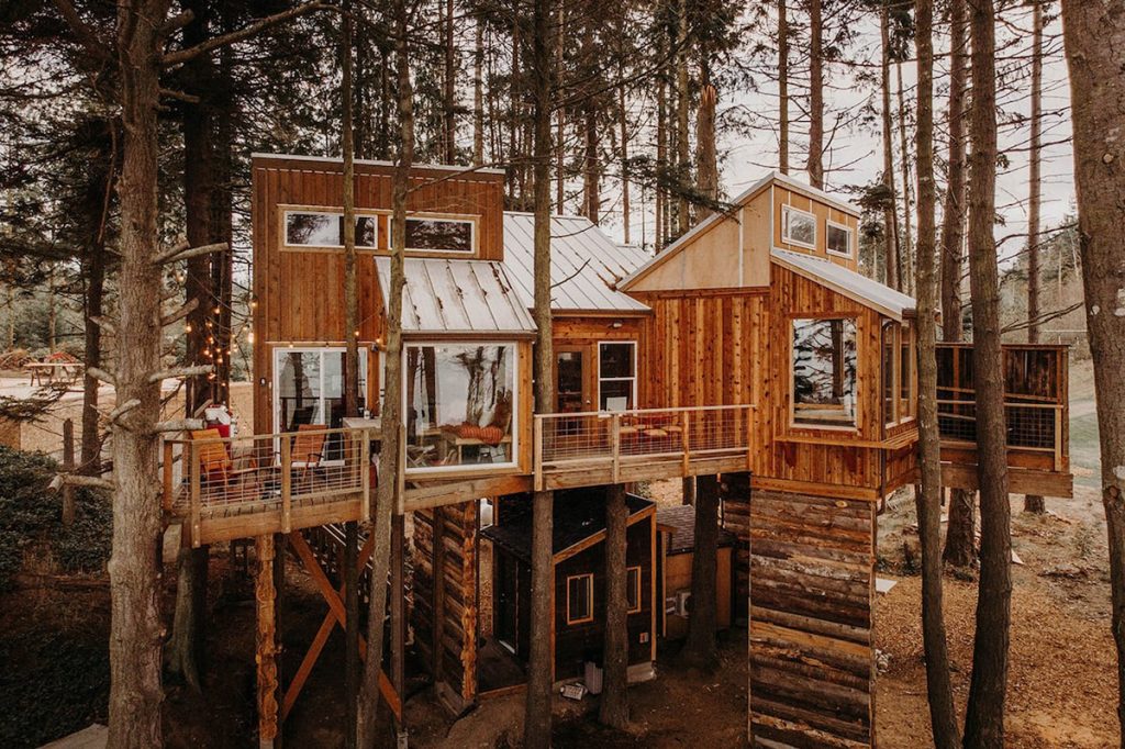 Treehouse you can rent in the Pacific Northwest - Eagles Nest Treehouse Washington