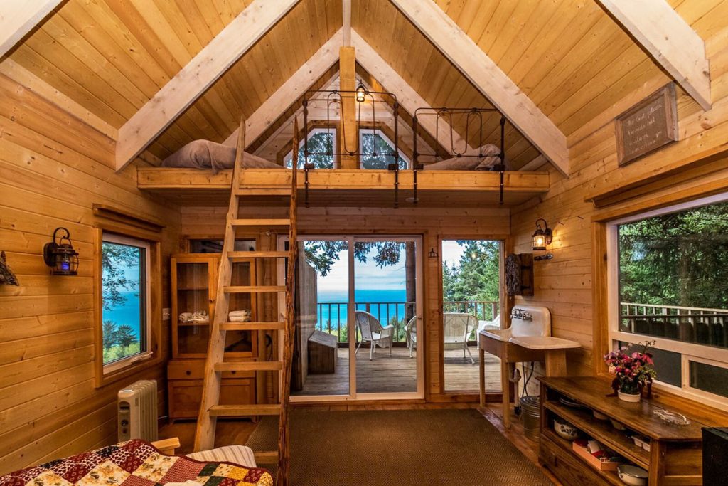 Treehouses You Can Rent In Oregon - The Bluebird Oregon Treehouse