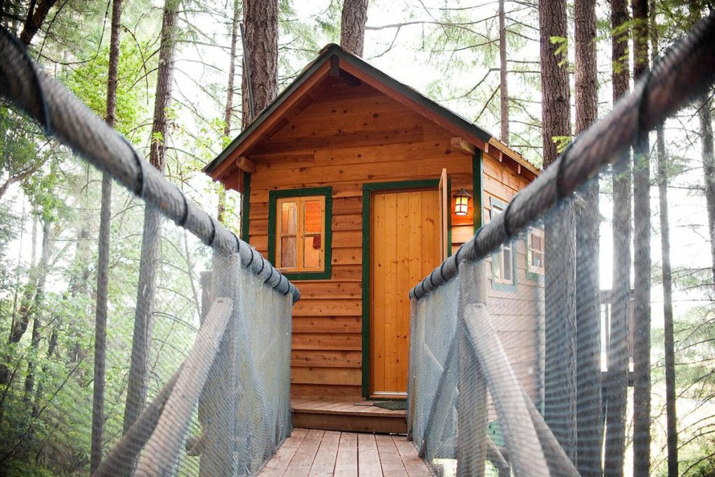 Unique Treehouses You Can Rent In Oregon - Cozy Cottage Oregon Treehouse