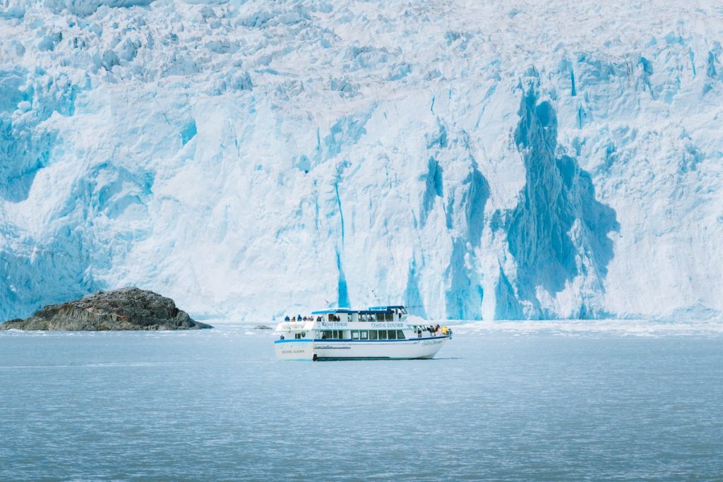  Glacier Boat Tour
