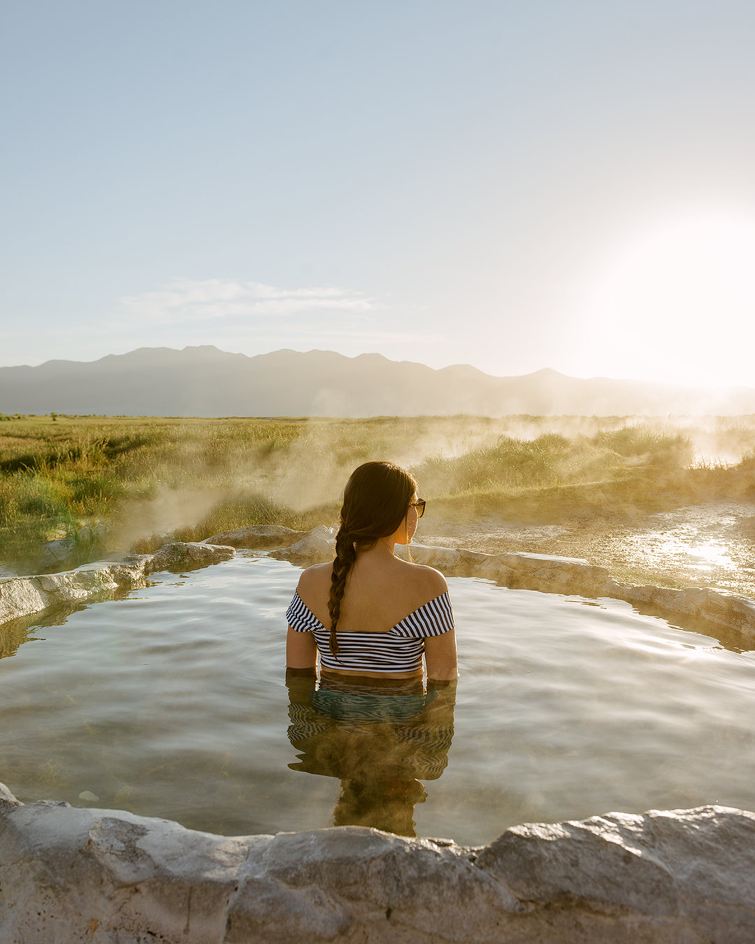 Renee Roaming - Golden sunset, dreamy clouds, and mountain