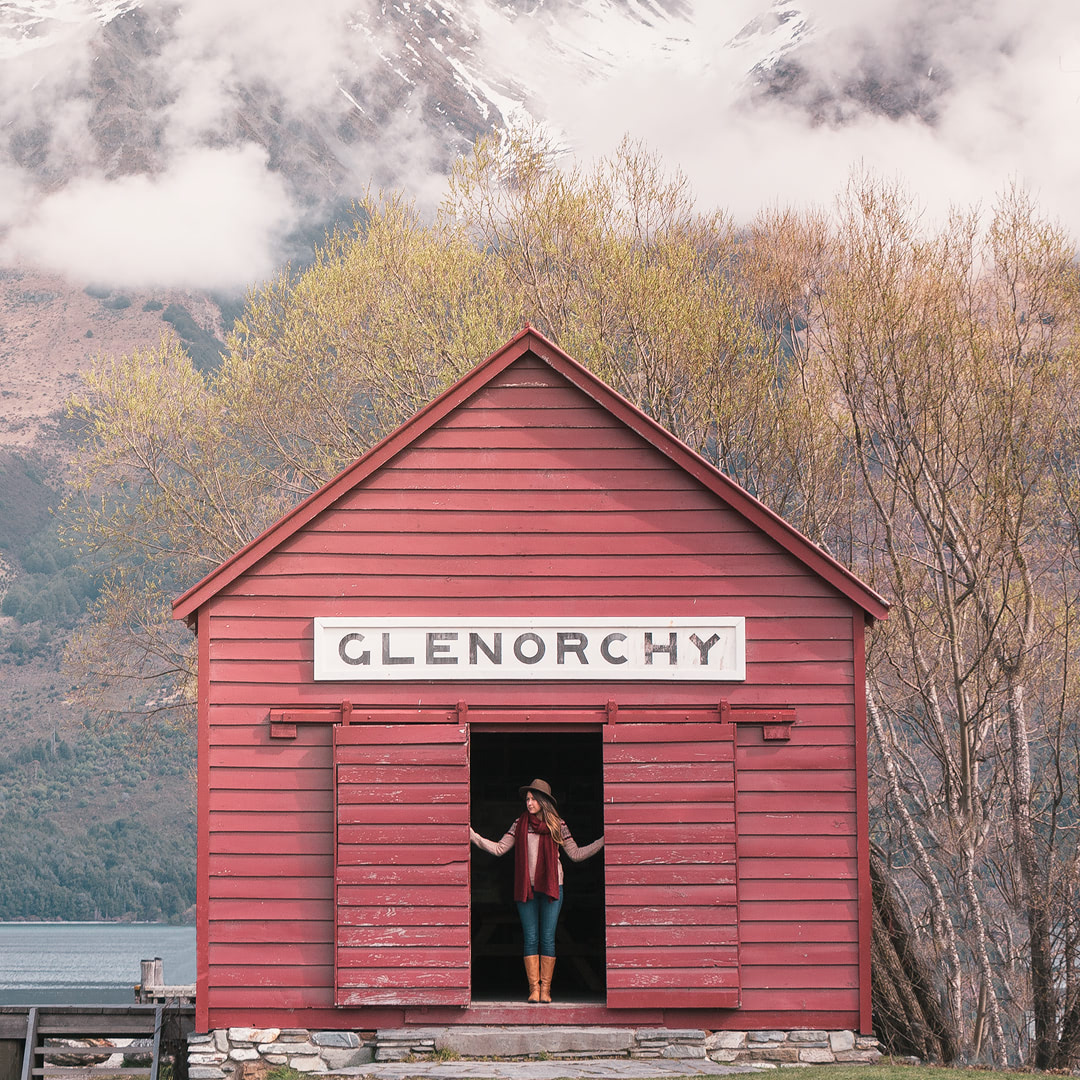 12 MUST SEE PLACES ON THE SOUTH ISLAND OF NEW ZEALAND - GLENORCHY BOAT SHED QUEENSTOWN