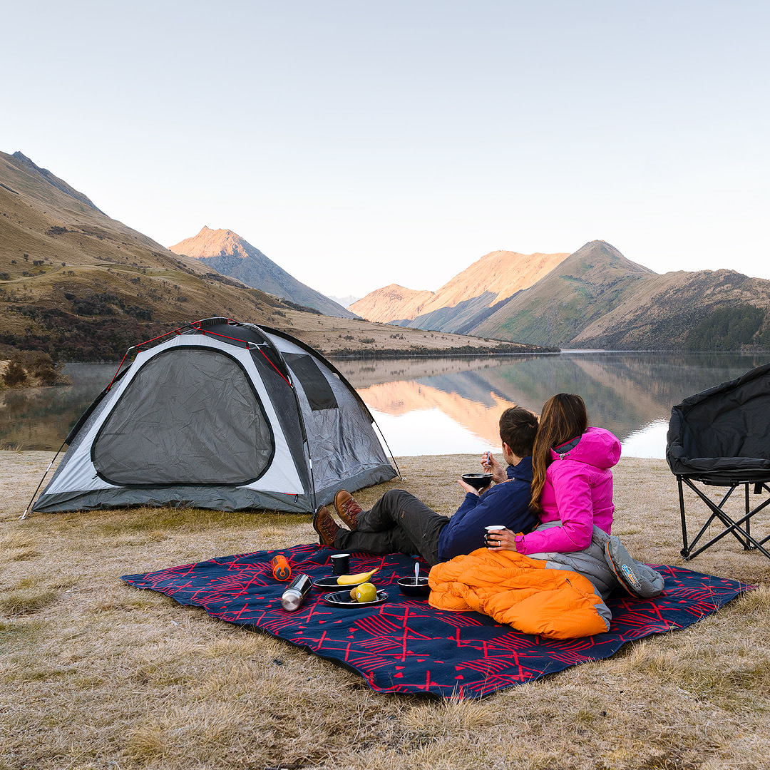 12 MUST SEE PLACES ON THE SOUTH ISLAND OF NEW ZEALAND - MOKE LAKE QUEENSTOWN