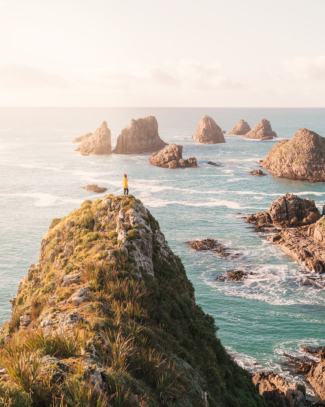 12 MUST SEE PLACES ON THE SOUTH ISLAND OF NEW ZEALAND - NUGGET POINT LIGHTHOUSE