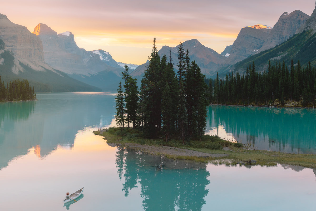 ROCKY MOUNTAIN ROAD TRIP: CANOEING, HIKING, GRIZZLY BEARS & ALPINE LAKE DIPS