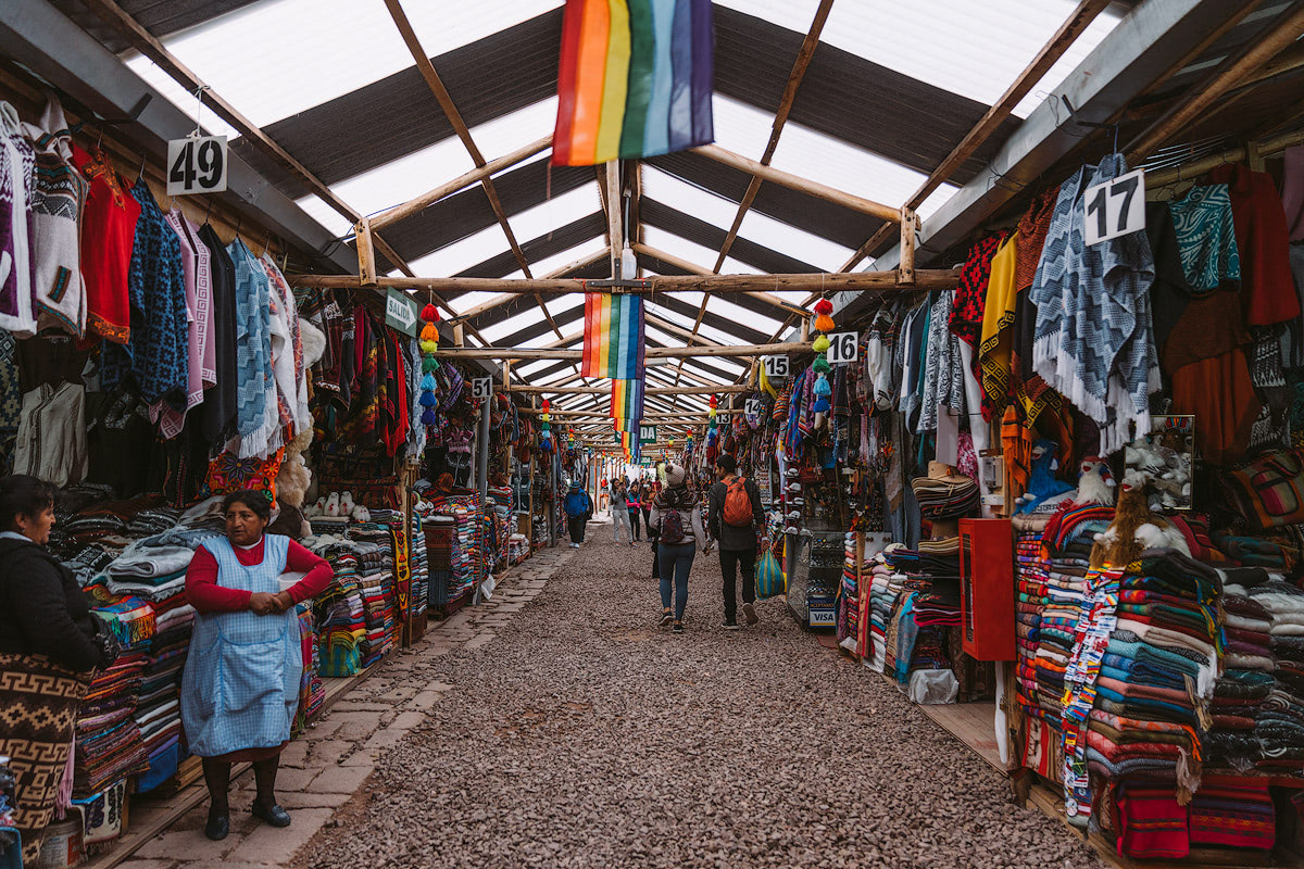 Best-Things-To-Do-In-And-Around-Cusco-Peru-Artisan-Market
